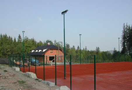 RODINN�  PENZION  TROJANOVICE A TENISOV� KURTY